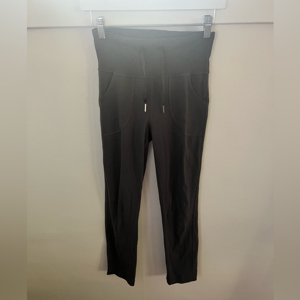 Lululemon grey high-waisted leggings #activewear #leggings #yoga